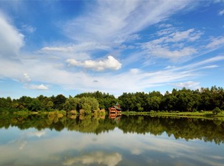Fototapeta na wymiar lake, cloud, sky, house, water, waterside, reflection