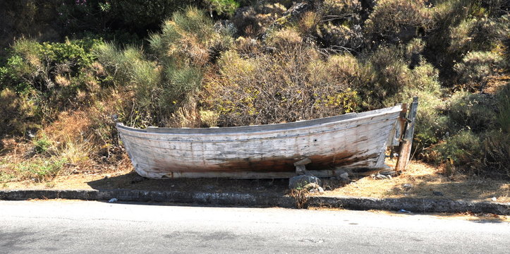 photo of old rotten boat