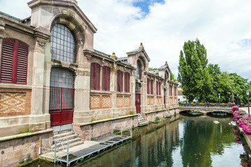 Fototapeta na wymiar canal in Little Venice in Colmar, France