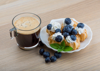 Profiterole with blueberry