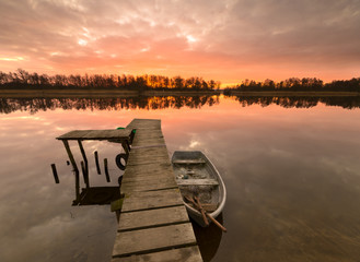 Łódka w zimowej przystani © Mike Mareen