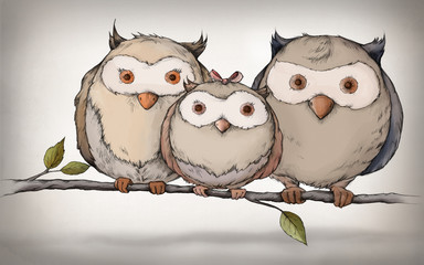 Eulenfamilie auf einem Ast