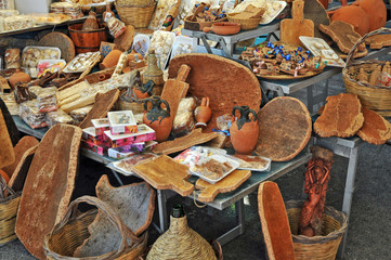 Artigianato sardo legno e sughero al mercato di San Pantaleo