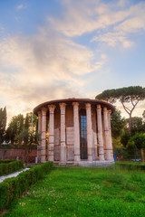Fototapeta na wymiar Tempel im Forum Boarium in Rom