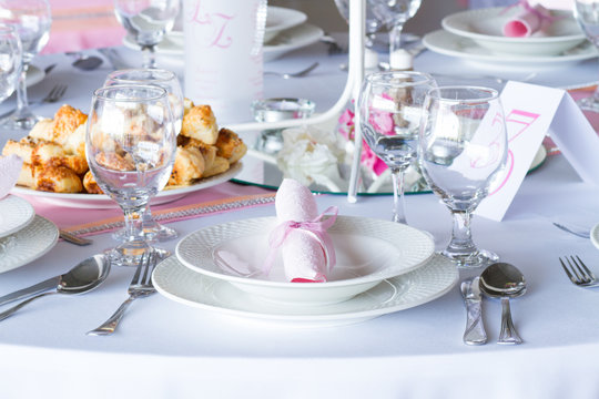 gorgeous wedding chair and table setting for fine dining