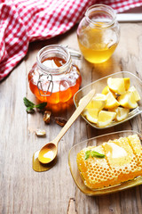 Fresh honey and sliced lemon on wooden table
