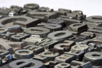 Zufällige Anordnung der Buchbleilettern