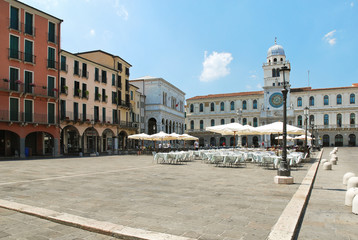 street restaurant on Piazza dei Signori, Padua - obrazy, fototapety, plakaty