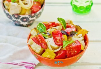salad from chicken a grill