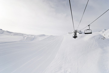 Fototapeta na wymiar ski run and lift in Paradiski area, France