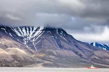 Schilderijen op glas Beautiful scenic view of Spitsbergen (Svalbard island), Norway © Curioso.Photography