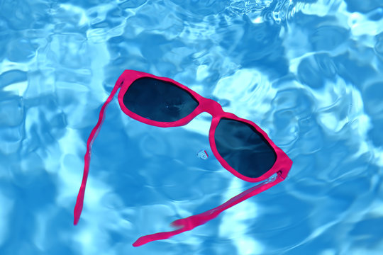 Sunglasses are sinking in water