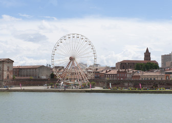 Fototapeta na wymiar Grande roue Port Viguerie Toulouse