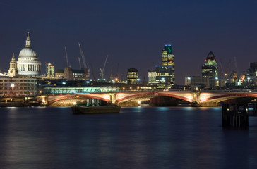 Fototapeta na wymiar City of London at night