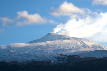 Obraz na płótnie Canvas On the slopes of Etna covered by snow - Vulcano, Sicily