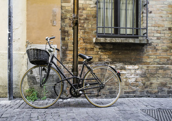 Fototapeta na wymiar Old Italian bicycle