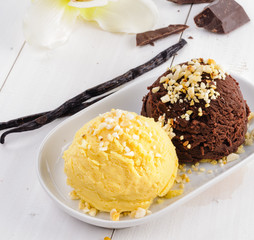 Gelato vaniglia e cioccolato