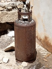 bombola di gas abbandonata