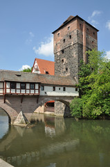 Fototapeta na wymiar Henkersteg und Wasserturm in Nürnberg