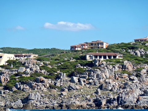 edifici residenziali sulla costa mediterranea