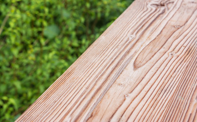 Leerer Holztisch, Abstellfläche