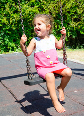 Bimba sull'altalena
