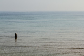 Fototapeta na wymiar Hombre en el mar