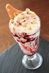 ice cream sundae in glass