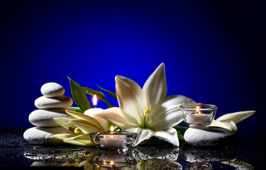 Obraz na płótnie Canvas spa still life with flower, stones and candles