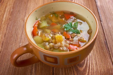 Minestrina di orzo e peperoni