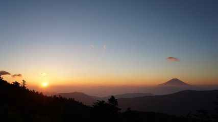 千枚岳からの富士山と朝日