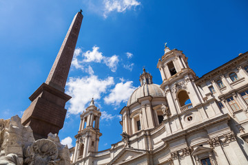 Fototapeta na wymiar Brunnenanlage mit Obelisk auf der Piazza Navona in Rom
