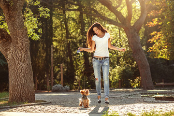 Obraz premium Woman beautiful young happy with long dark hair holding small do