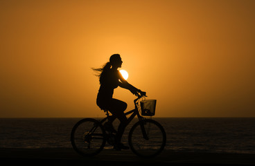Obraz na płótnie Canvas Cyclists at sunset