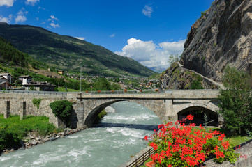 Naklejka premium La Dora Baltea presso Villeneuve - Valle d'Aosta