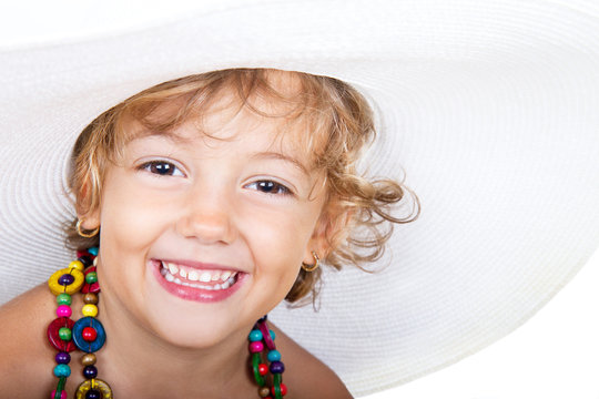 Bella bimba con cappello