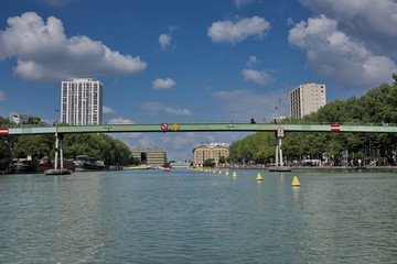 Obraz premium Canal parisien