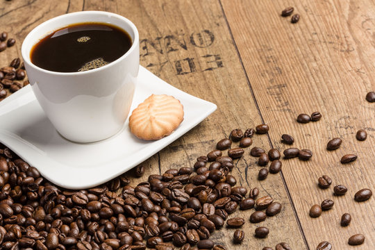 Kaffee, Keks und Kaffeebohnen