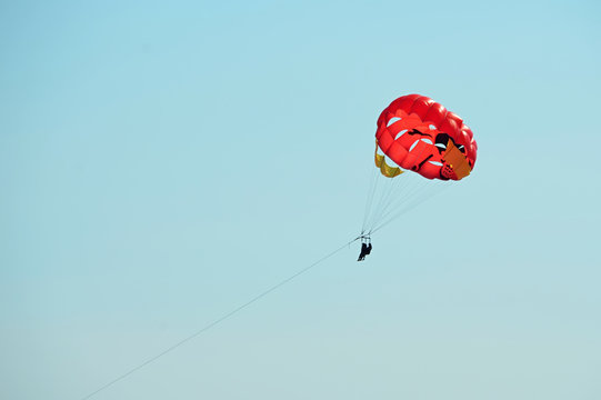 parasailing photo