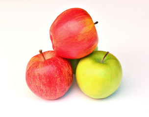 apples isolated on white background