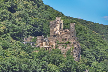 Fototapeta na wymiar Mittelrhein, Burg Rheinstein bei Trechtingshausen Tele
