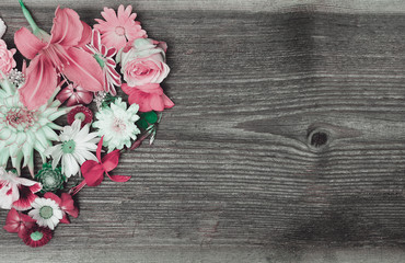 Blütenherz auf Holz