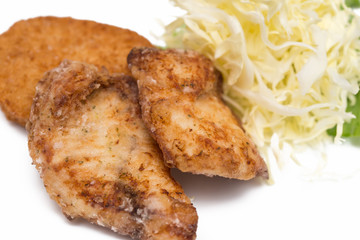 魚の唐揚げ定食 karaage 白背景