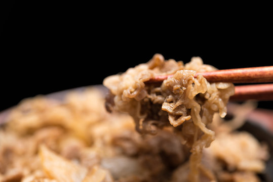 牛丼 beef rice bowl 黒背景