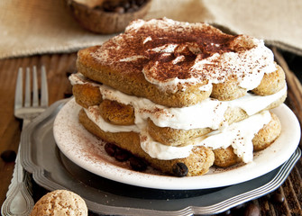 Tiramisu Cake
