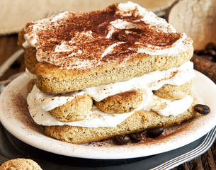 Tiramisu Cake