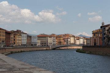Naklejka na ściany i meble Blick entlang des Arno in Pisa