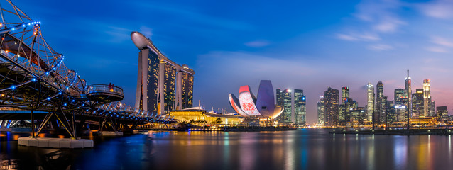 Ville de Singapour la nuit