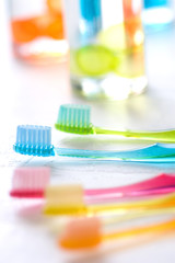 歯ブラシ　カラフル
