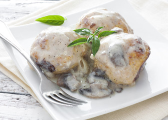 Meatballs with mushroom sauce